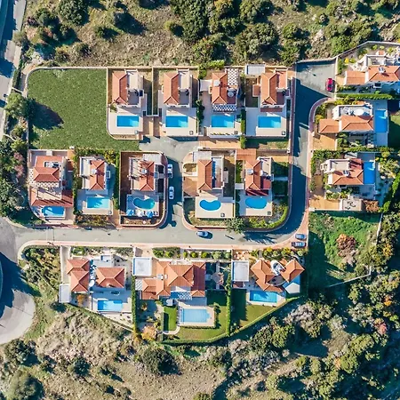 Villa Prengos - Three Bedroom With Private Swimming Pool *