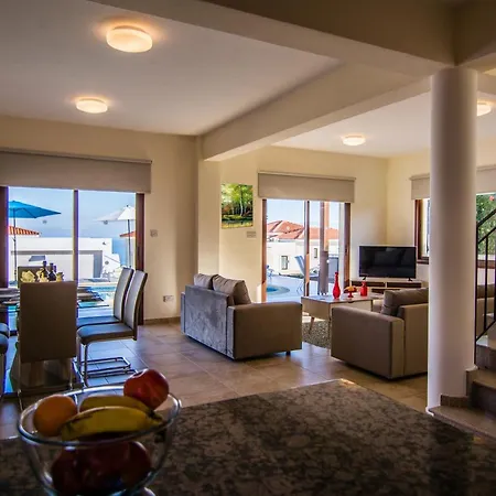 Prengos - Three Bedroom With Private Swimming Pool